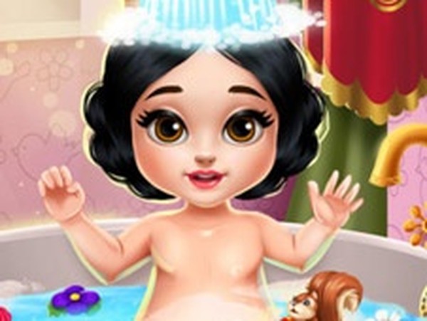 Snow White Baby Care Dress Up Game